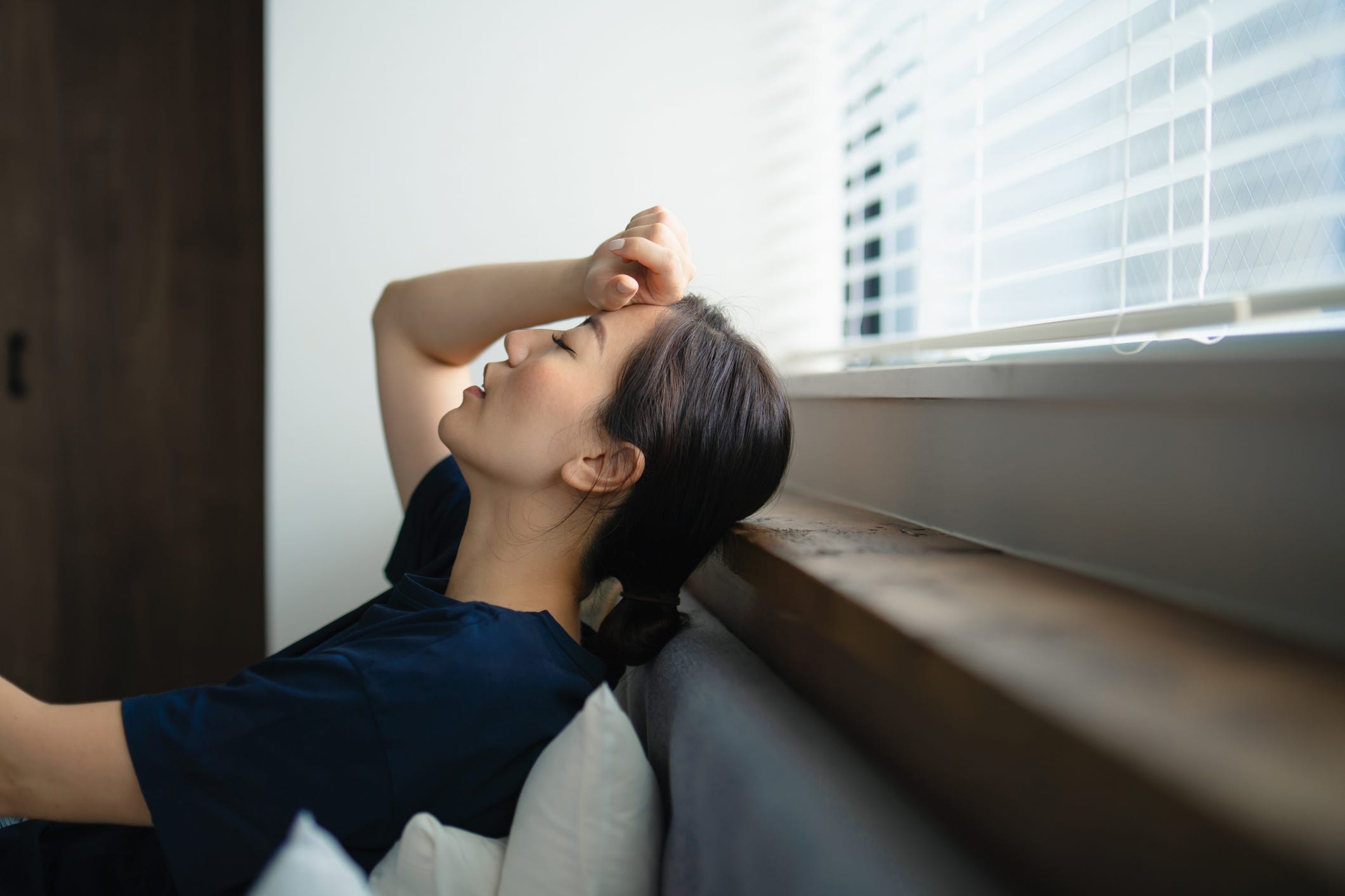 Sneaky Signs Your Blood Sugar May Be Low, According to a Doctor and Dietitian