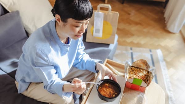 从外卖盒到收据——日常塑料如何扰乱激素并影响生育