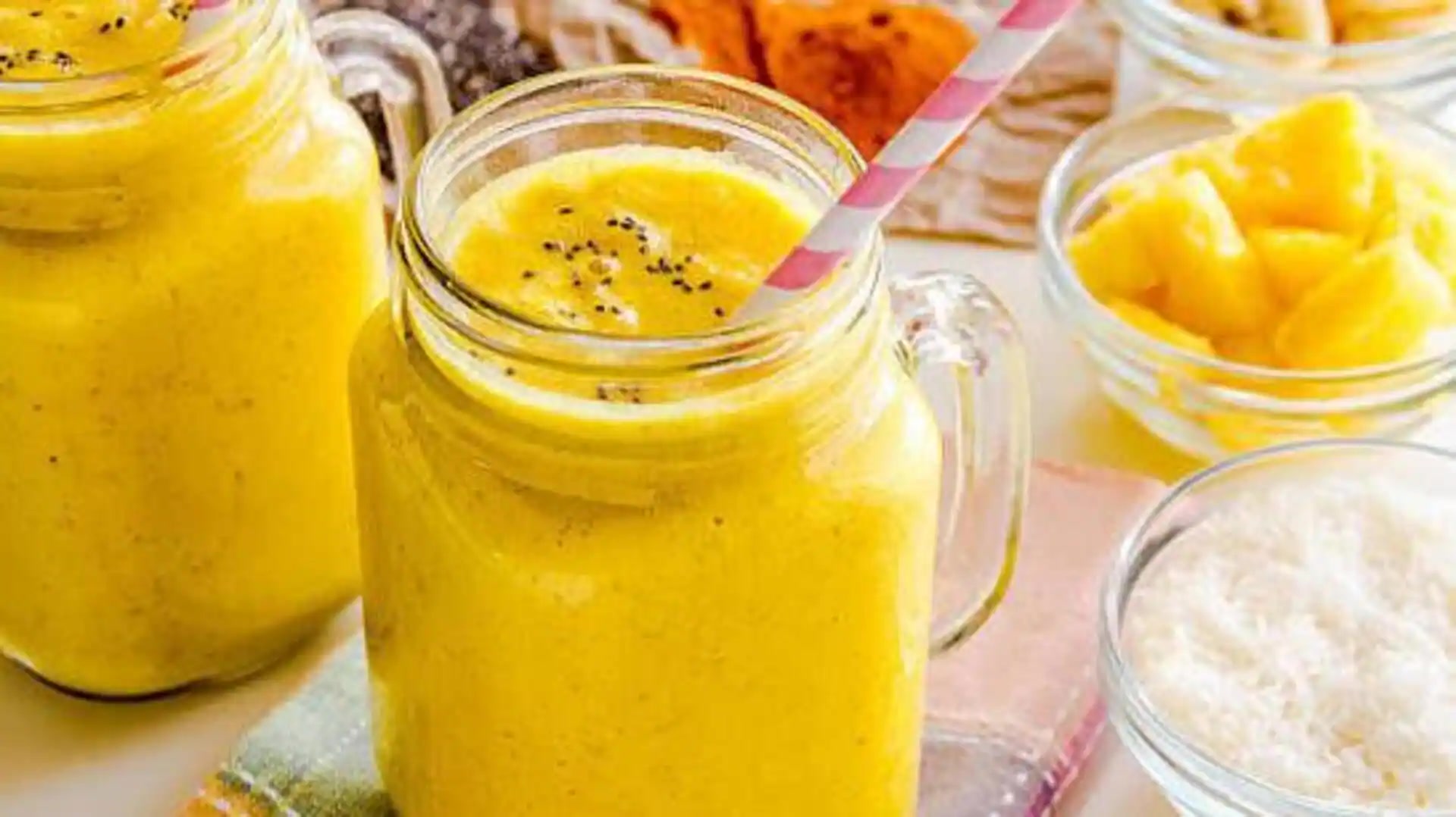 5 Turmeric Smoothie Recipes for an Anti-Inflammatory, Antioxidant-Rich Start