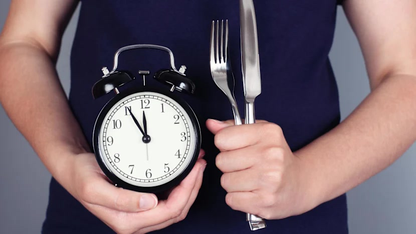 Does Eating Dinner Late Really Make You Gain Weight? Study Reveals the Link Between Meal Timing, Blood Sugar and Weight Loss